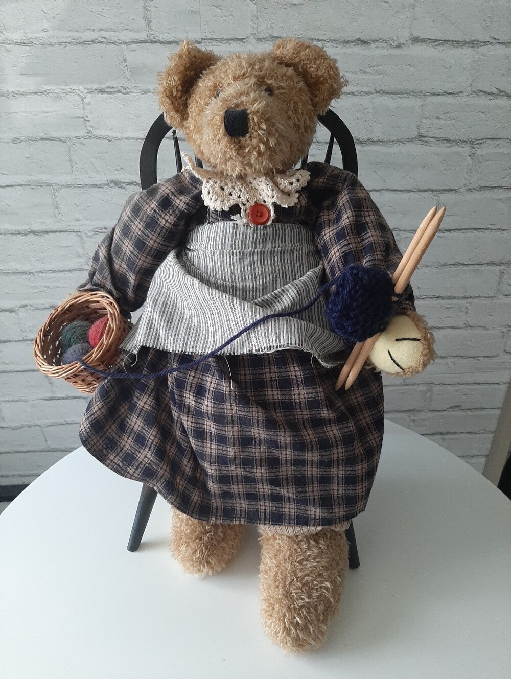Boyds Bears APPLE ANNIE 18 Inch Rare Musical Version In Antique Chair